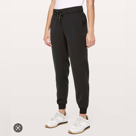 NWOT lululemon on the fly jogger black - Picture 1 of 4